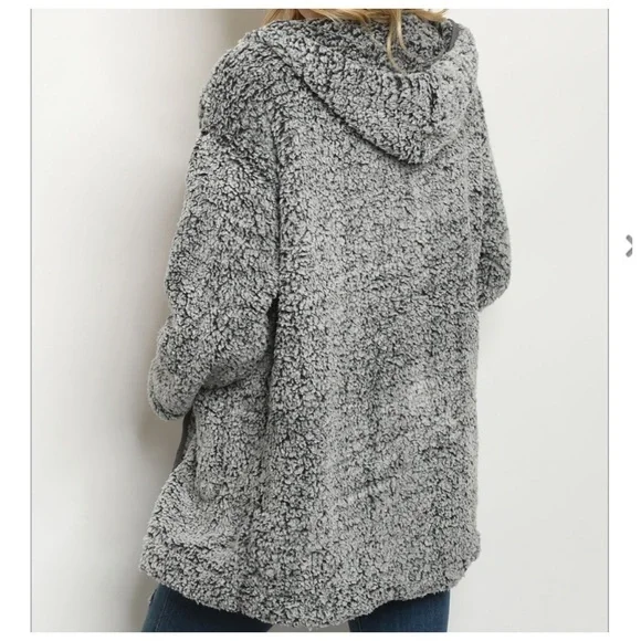 🆕Black/off black cozy sweater. - Picture 3 of 4